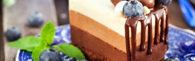Troslojna čokoladna mus torta izgleda kao da je iz najskuplje poslastičarnice a zapravo se priprema vrlo lako