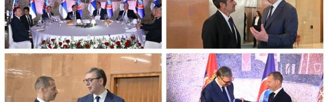 VUČIĆ SA LEGENDARNIM LUISOM FIGOM: Pogledajte susret - srpski predsednik dobio specijalni poklon od vlasnika PSG-a (FOTO/VIDEO)
