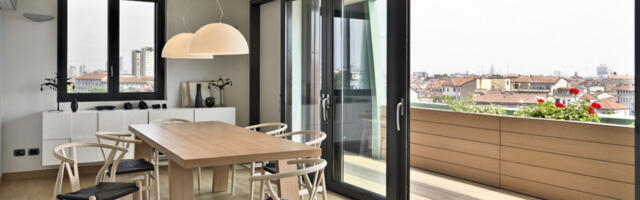 KUPIO JE MANJI STAN NA POSLEDNJEM SPRATU ZGRADE: Kada je video šta se krije na krovu, ostao je bez daha! (VIDEO)