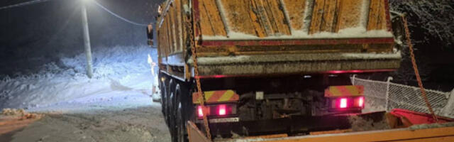 Мионица: Зимске екипе током ноћи чисте снег, кварови на мрежи готово санирани