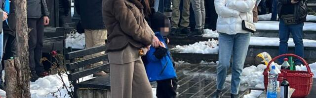 CECA SA SNAJOM I UNUKOM ŽELJKOM NA ARKANOVOM POMENU Evo šta je ponela na grob, tužna scena na Novom groblju (VIDEO/FOTO)