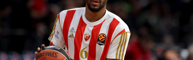 Urnebesna reakcija Batlera: Grme narodnjaci u autobusu, Amerikanac ne zna šta ga je snašlo