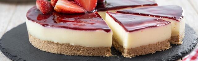 Čizkejk sa jagodama bez pečenja: Jednostavan recept za savršen letnji desert