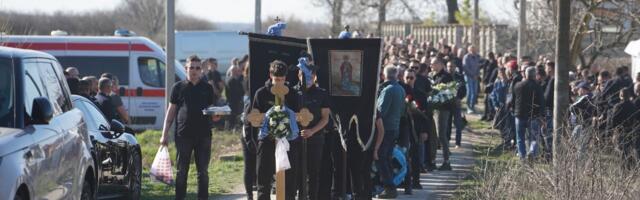 Svi misle da moraju u crnini na sahranu: Evo šta zapravo i dan-danas nalažu običaji i tradicija