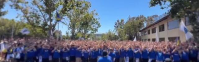 BH Fanaticosi napravili nestvaran korteo pred meč sa Amerikancima, prolaznici ih gledali u čudu