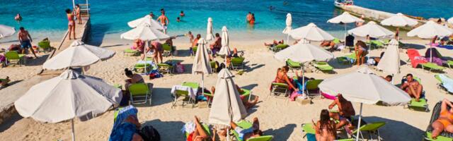 350 ležaljki ukradeno u Italiji: Pronađene na plaži u Albaniji