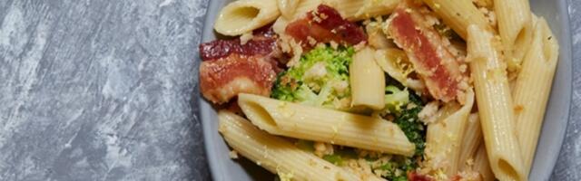 Salata sa pečenim brokolijem i slaninom