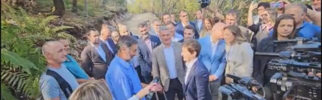 PRATITE OVDE UŽIVO - Premijerka Ana Brnabić stigla na Kablar, dočekana aplauzom meštana