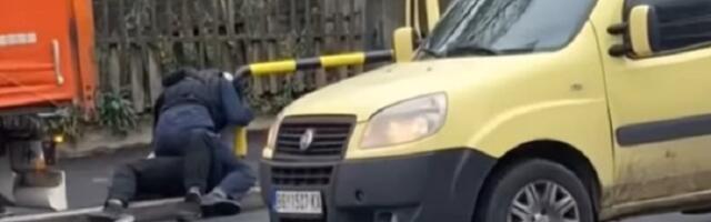 Tuča nasred ulice zbog saobraćaja (VIDEO)