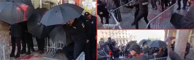Ovako je privatno obezbeđenje tuklo građane ispred Skupštine grada Beograda (VIDEO)