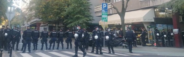 Kordoni oko CZKD, učesnici festivala "Mirdita" stigli pod policijskom pratnjom