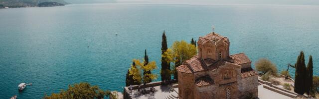 Jedno od najstarijih naselja na evropskom tlu poznato je po fascinantnom jezeru i nestvarno lepim biserima