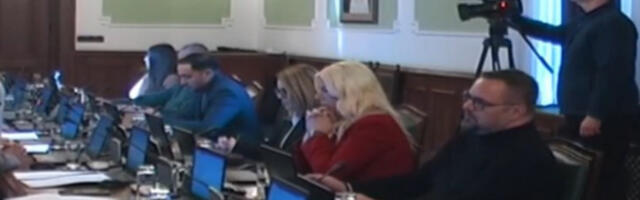 Блокадери не желе да раде, али узимају плате и траже од грађана да им покрију трошкове становања