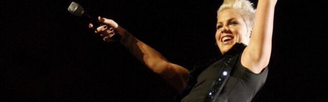 Pevačica Novu godinu dočekala u bolnici: Oglasila se posle operacije (FOTO)