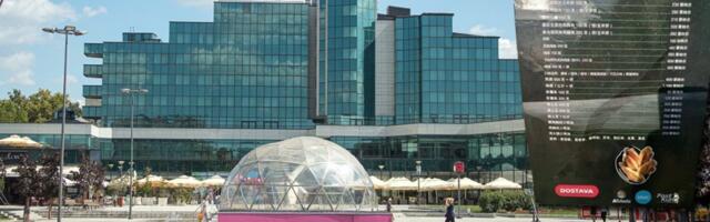 Šapčani trljaju oči, sve je na kineskom?! Ispred restorana brze hrane osvanuo čudan plakat