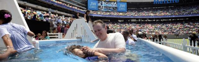 JEHOVINI SVEDOCI DONELI ODLUKU: Delom promenili doktrinu o davanju krvi