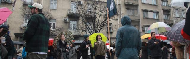 Mreže gore zbog priče iz apoteke: Evo šta se desilo kada je jedan kupac na pultu video natpis "Studenti pobeđuju"