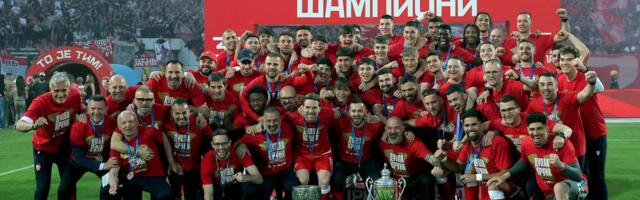 Zvezda podigla trofej prvaka Srbije: Džajić uručio pehar crveno-belima! /VIDEO/