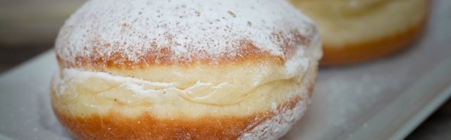 (RECEPT) Krofne koje će svi obožavati: Uz jedan trik napravite ih da budu vazdušaste i mekane