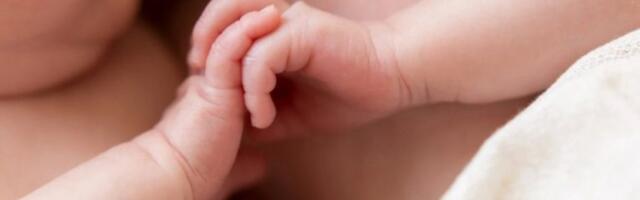 Žena rodila BLIZANCE kokvi se BAŠ retko rađaju! Svi ih zaustavljaju i ne veruju šta vide! ČUDO za narod, ali ne i za lekare! (FOTO/VIDEO)