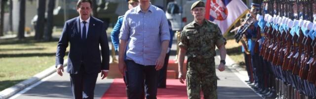 Vučić na sastanku sa vojnim vrhom: Ovo je poručio