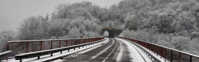 Putevi Srbije upozoravaju: Poledica preti na putevima, budite oprezni!