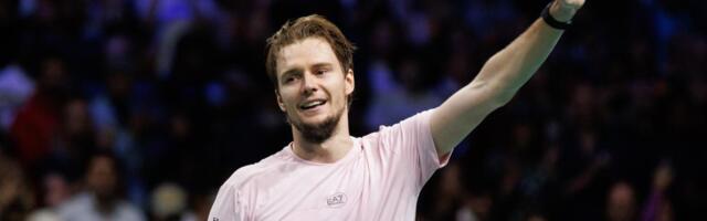 IGRA TENIS ZBOG PARA, PIJE PIVO POSLE SVAKE POBEDE, A SADA JE IZNENADIO CEO SVET: Šok ispovest "najluđeg" tenisera - otkrio kako ga je Las Vegas vratio u život!