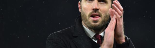 KLUPSKA LEGENDA SEDA NA KLUPU MANČESTERA! Čuveni as viđen na treningu Junajteda nakon otkaza Rubenu Amorimu