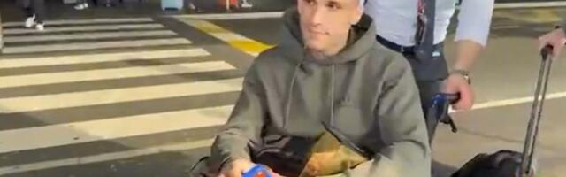 Džoker Ilić u kolicima stigao u Beograd, posle nokauta nad Fabjanom na aerodromu poručio: "Ne bih sada..."