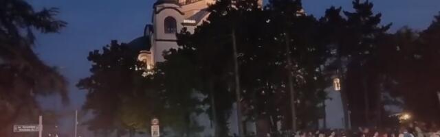 Totalni kolaps ispred Hrama Svetog Save! "Ništa se ne pomera, ulice i kafići puni" - Evo gde su sada vernici (VIDEO)