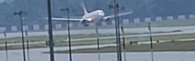OLUJA SA PISTE ODNELA MERDEVINE I KOLICA, ZAKUCALI SE U TRI AVIONA! Neverovatan haos na aerodromu, putnici u šoku (VIDEO)