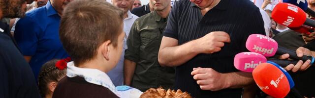 VUČIĆ SE OBRATIO NACIJI VAŽNOM PORUKOM! Pred istorijske izbore, predsednik zatražio podršku naroda: Da zauvek prekinemo njihove snove kako će da sruše Srbiju!