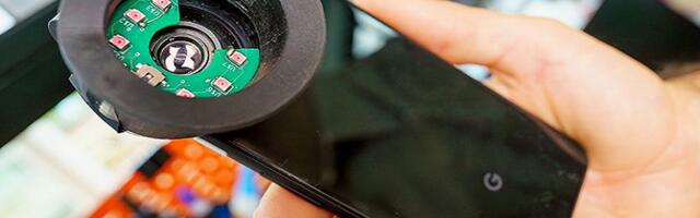 Dodatak za telefon za merenja zenica 