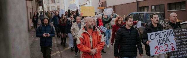 „Zemlja pripada mladima“ – prva protesna šetnja u Vlasotincu