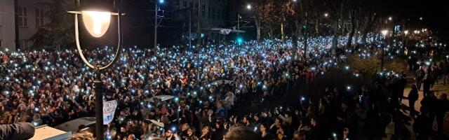 Slika policajca i studenta sa blokade o kojoj se priča: Ovo smo pravi mi (FOTO)