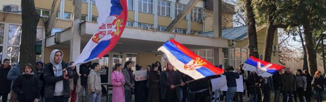 Danas protest ispred TUŠ-a zbog direktorovog kažnjavanja maturanata i profesora