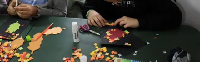 Izradom mozaika u Klubu Roma kroz igru i kreativni rad đaci OŠ  Stanislav Sremčevićˮ učili o razumevanju različitosti i inkluzivnim vrednostima