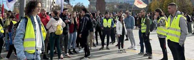 FOTO, VIDEO: Zrenjaninski i vršački studenti i srednjoškolci krenuli pešice ka Novom Sadu