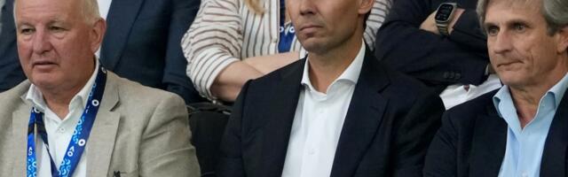 Pogledajte Nadalovu rekaciju kada je Đoković osvojio 1. set protiv Alkaraza: Kamera uhvatila Rafu na tribinama