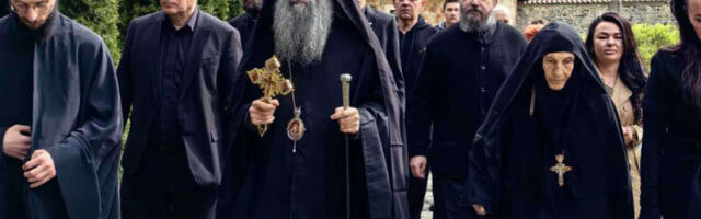 Патријарх Порфирије стигао у Пећку патријаршију поводом прославе Васкрса