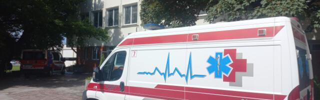 Bolnica u Čačku: Tokom transporta bebe u Kragujevac došlo do saobraćajne nesreće