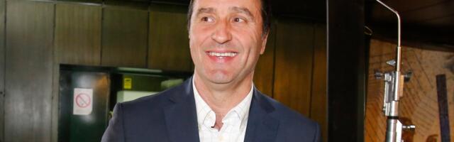 CRNA ČIPKA I KOŽA: Bivša žena Jovana Memedovića GRMI u tesnoj suknji na visokim potpeticama - Mreže se usijale (FOTO)