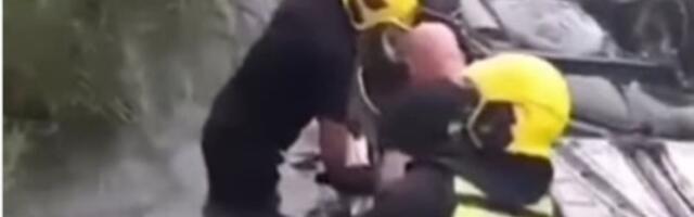 HOROR U JEZERU! Građani prijavili automobil u vodi, usledio jeziv prizor (VIDEO)