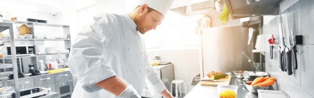 Kuvara udarila struja u restoranu, prevezen u Urgentni