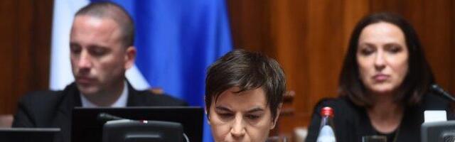 ALEKSIĆ RAZGOVARA TELEFONOM DOK BRNABIĆ ODGOVARA NA PITANJA O SMENI GAŠIĆA - Toliko mu je stalo do građana!