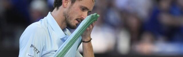 ŠTA SE DEŠAVA DA RUSKIM TENISEROM? Danil Medvedev razbijen u Monte Karlu