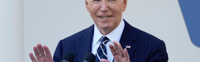 Bajdenova porodična fotografija za Božić privukla veliku pažnju, ali zbog pogrešnog razloga