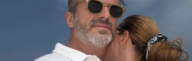 SERGEJ TRIFUNOVIĆ UŽIVA SA ŽENOM U KRALJEVSKOM KREVETU U ZANZIBARU:  Isidora podelila fotke sa plaže u tigrastom bikiniju, okrila sve tetovaže (FOTO)