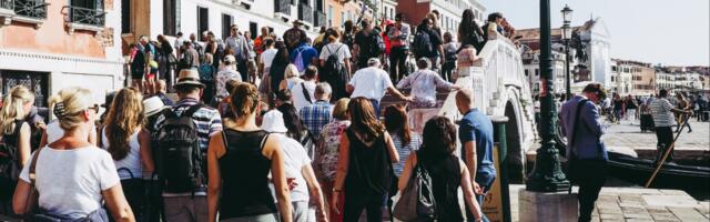 Prekomerni turizam uništava Veneciju: Pogledajte kako je izgledao grad za vreme karnevala