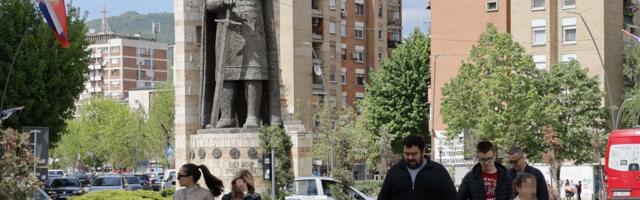 Maloletnik priveden u Zubinom Potoku zbog natpisa na majici